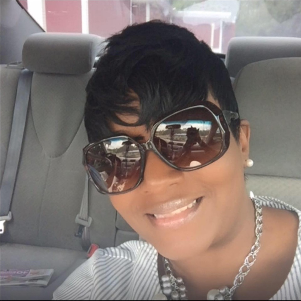Meet your Posher, Toshia